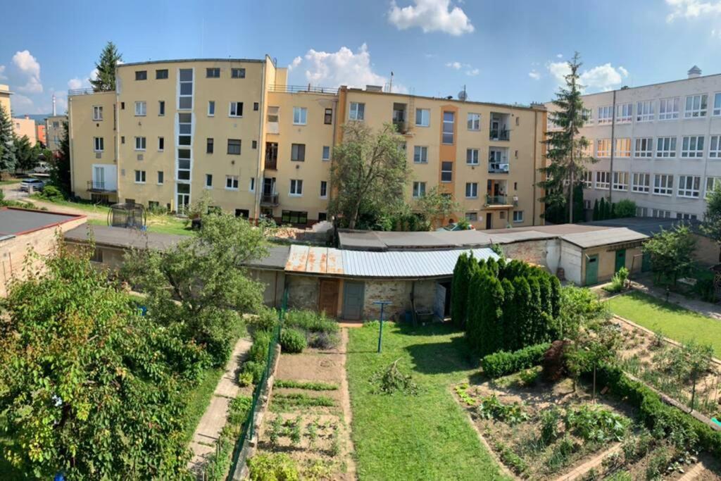 Tichý apartmán blízko centra Appartamento Trenčín Esterno foto