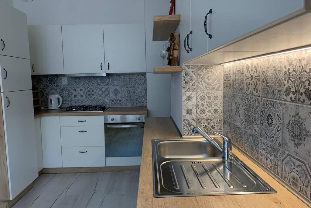 Tichý apartmán blízko centra Appartamento Trenčín Esterno foto